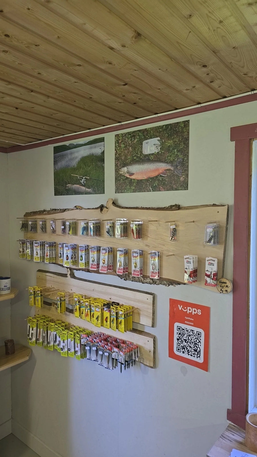 Inne i Fjellfiske-butikken